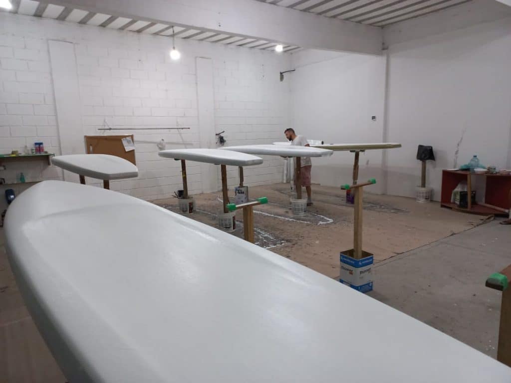 Fabricante de Prancha de Stand Up Paddle: O Que Muda na Hora de Comprar 2 kaneca-stand-up-paddle Fábrica própria da Kaneca, fabricante de prancha de stand up paddle no Rio de Janeiro